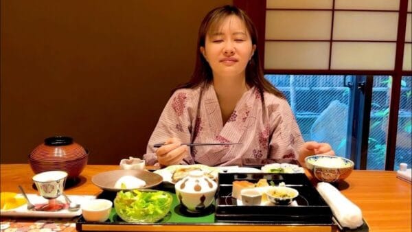 エミリン、熱海の高級温泉旅館で心身共にリフレッシュ！貸切風呂を、ゆったり楽しむ様子に「癒される」視聴者多数！