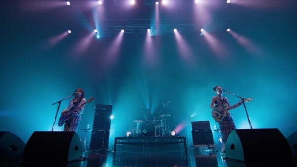 『羊文学』、TVアニメ「呪術廻戦」EDテーマ「more than words」のライブ映像を公開！「繊細さと力強さが心地いい」の声