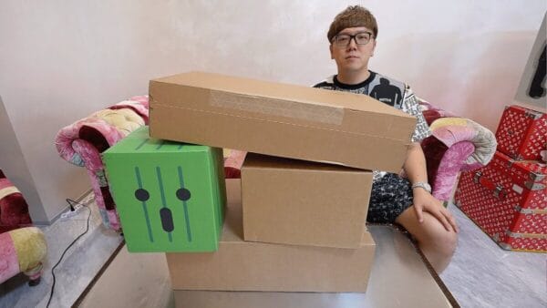 ヒカキン、YouTubeから届いた謎の箱を開封で大興奮！気になる箱の中身とは！？「視聴者をワクワクさせてくれる」の声！