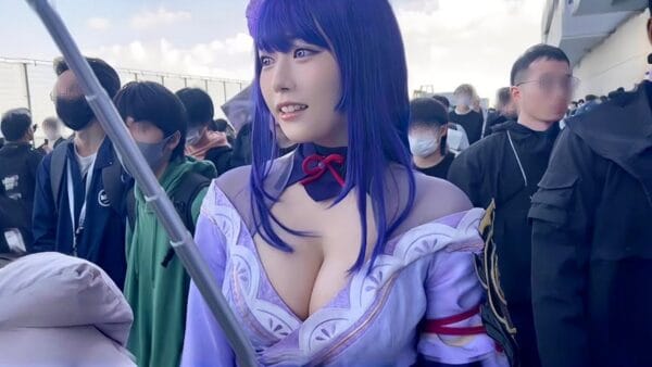 東雲うみ、コミケに人気ゲーム•原神のコスプレで参加！囲み撮影に数百人が集まる!?国内外からコスプレを絶賛するコメントが！