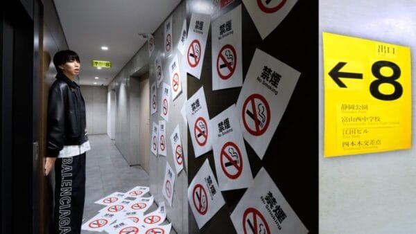 はじめしゃちょー、異変に気付けないと抜け出せない大人気ゲーム「8番出口」完全再現！！ゲームでもリアルでも異変に気づかず大混乱！？