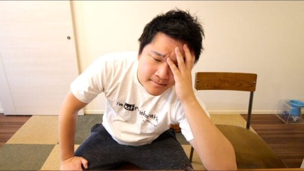 トミック、新幹線で隣に座ったヤバい乗客について話す　睨んできてテーブルを蹴り上げる姿に「え、待ってコイツヤバっ」